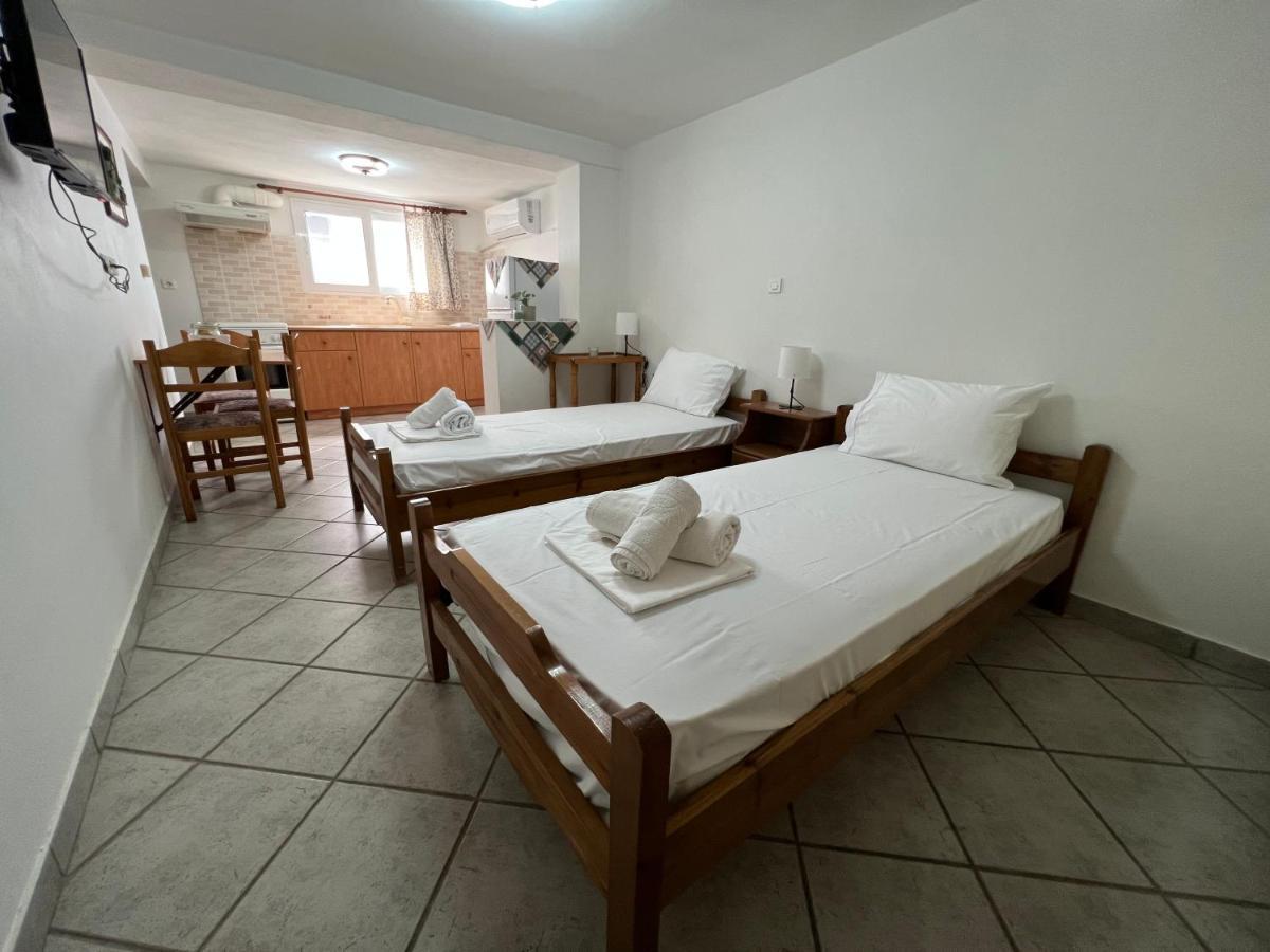 Athina Rooms Karvounades Exterior foto